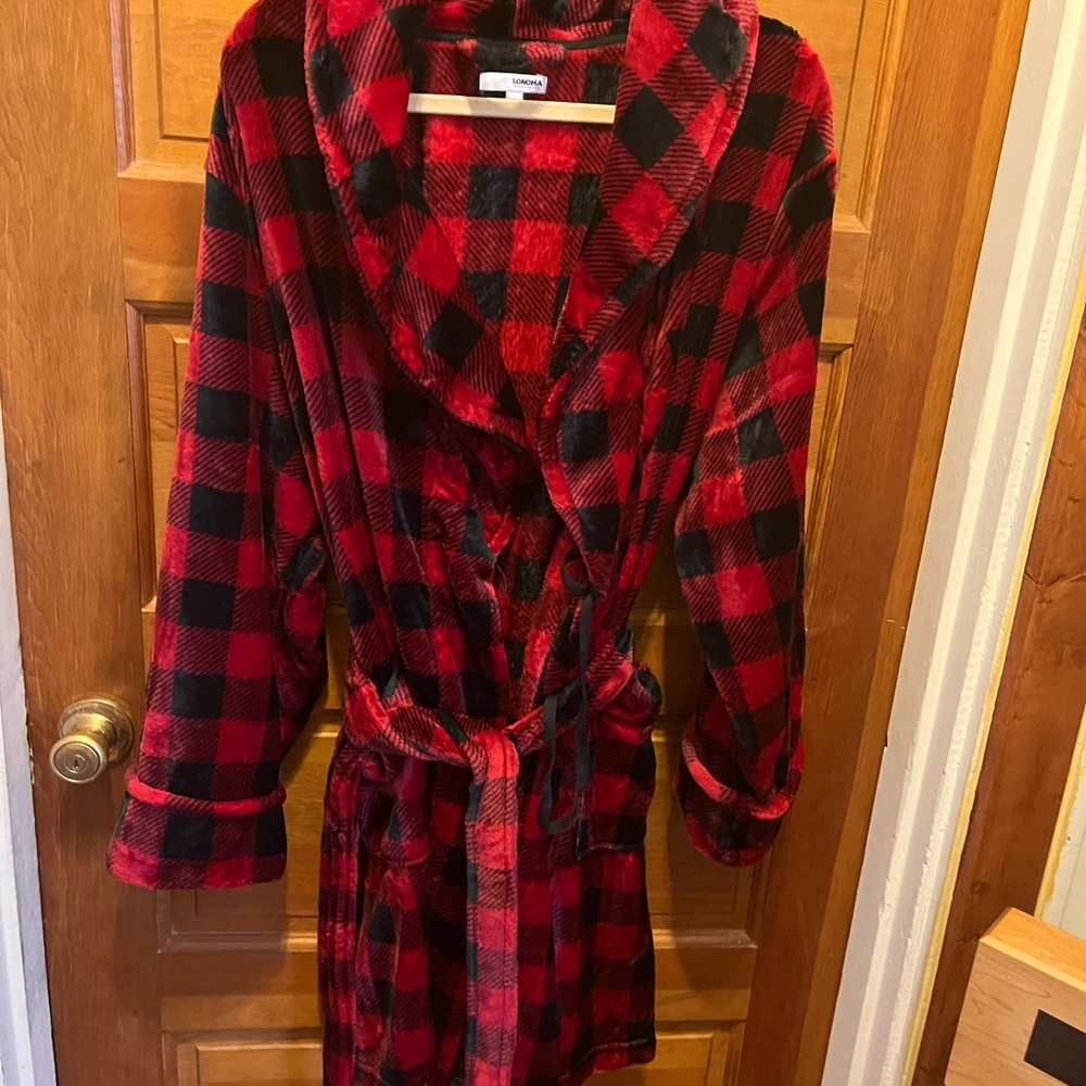 Sanoma Checkered Silky Short Robe. Size XL NEVER WORN!